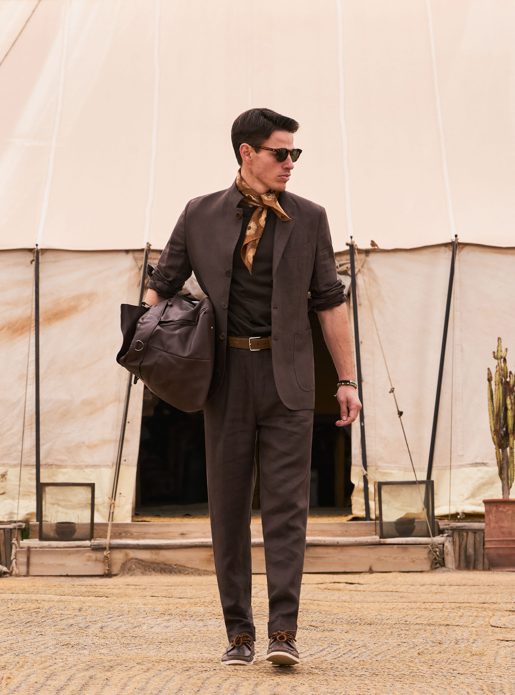 Lookbook 2 - Costume cor&eacute;enne en lin marron